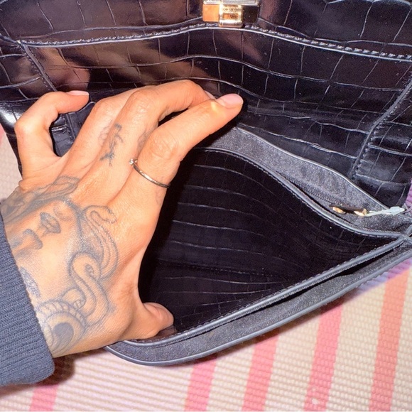 Elegant Black Crocodile-Embossed Women's Bag - Picture 9 of 12